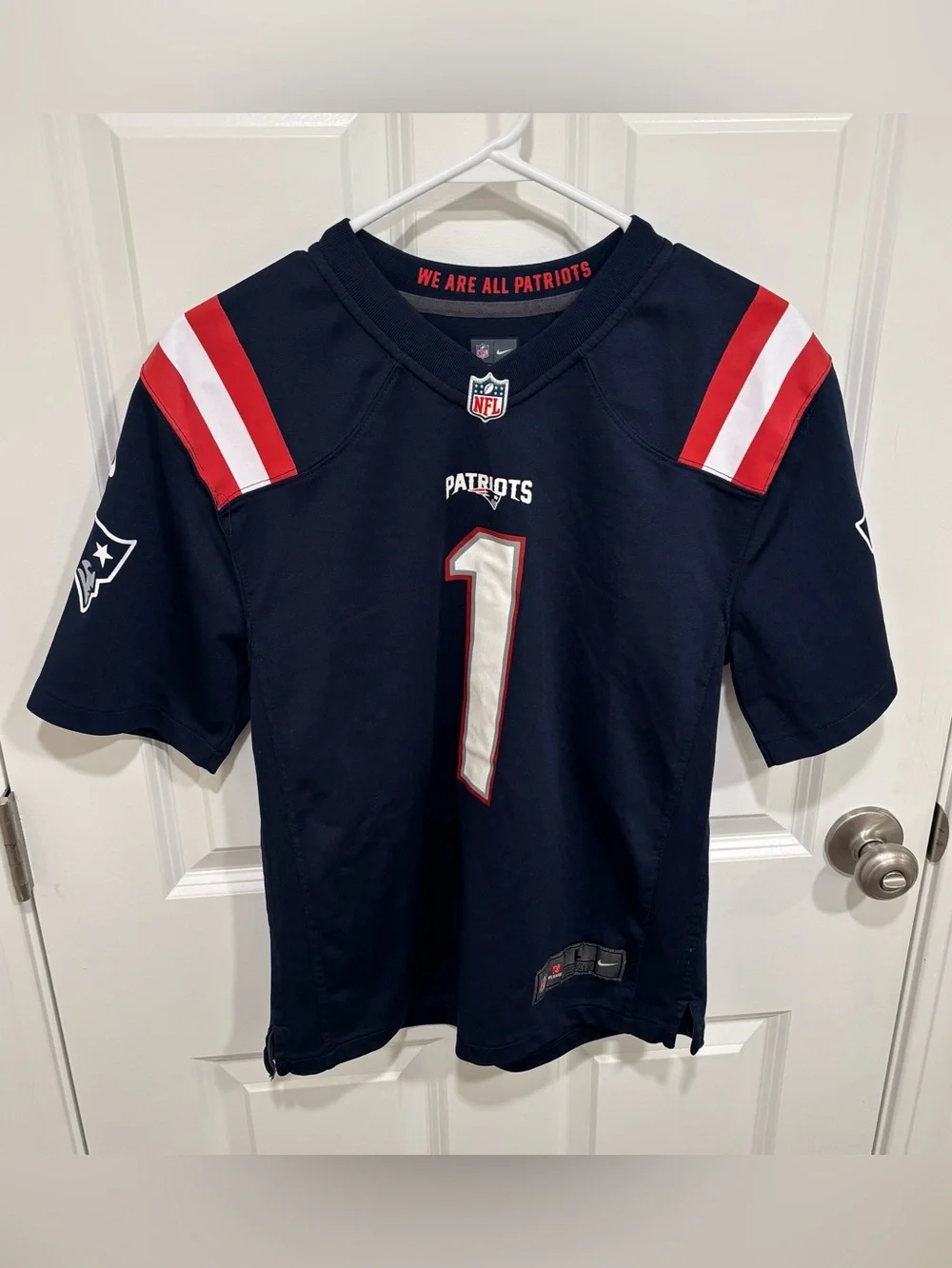 Boys Nike New England Patriots Cam Newton #1 Football Jersey Size Large